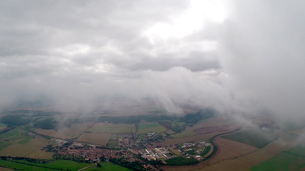 Teilnehmer am Minimumtreffen 2014 erleben einen Tandemflug bei Laucha.